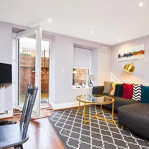  Apartment Treasure - Sleeps 4 - Lower Ground Floor